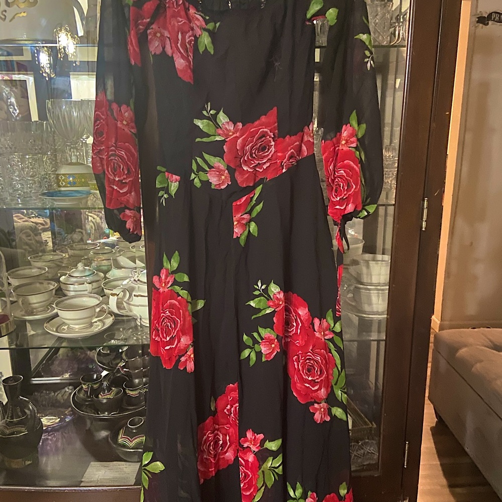 Long black dress with red roses